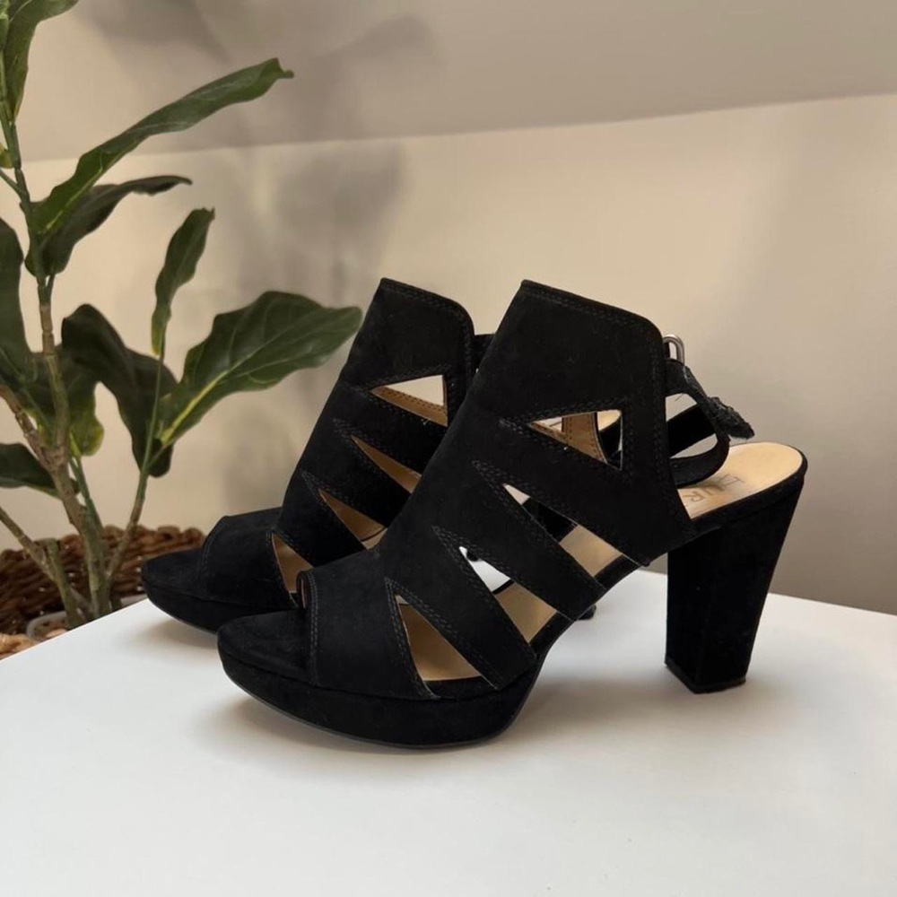 Naturalizer black heels